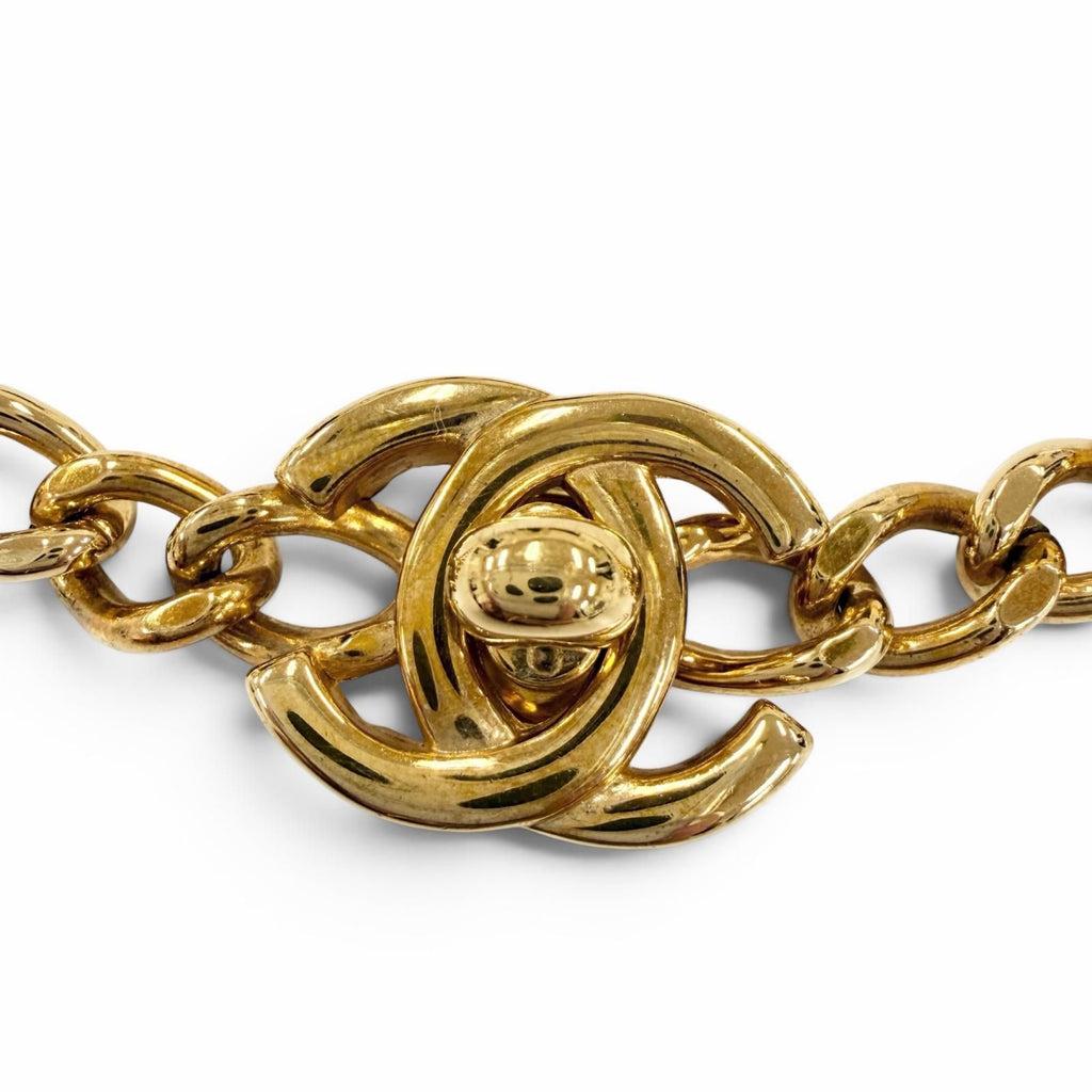 Chanel Vintage CC Logo Turnlock Necklace Gold — view 3