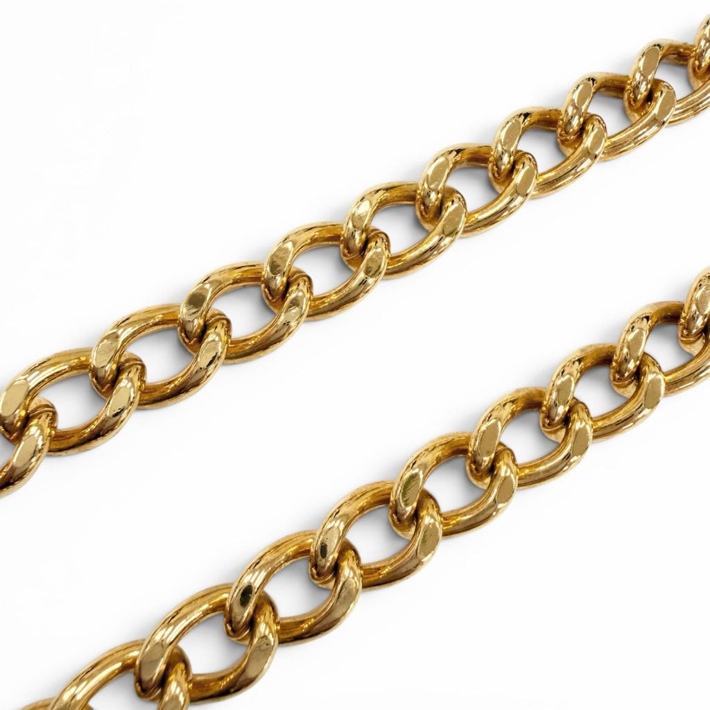 Chanel Vintage CC Logo Turnlock Necklace Gold — view 7