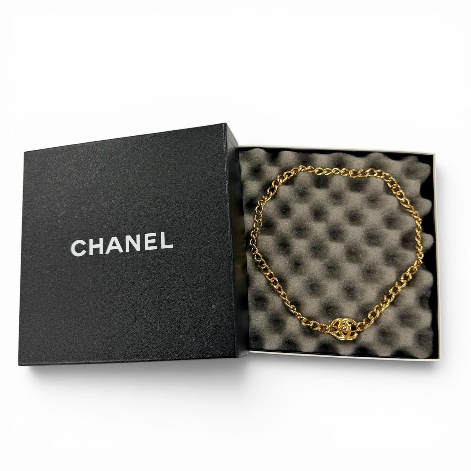 Chanel Vintage CC Logo Turnlock Necklace Gold — view 2