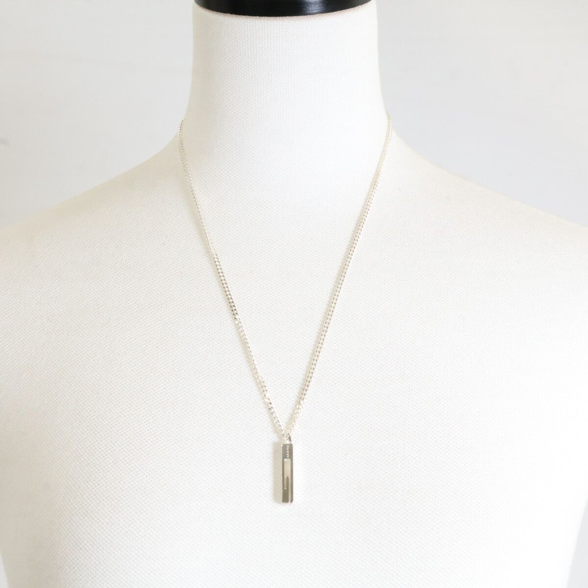 Gucci Cutout Bar Necklace — view 8