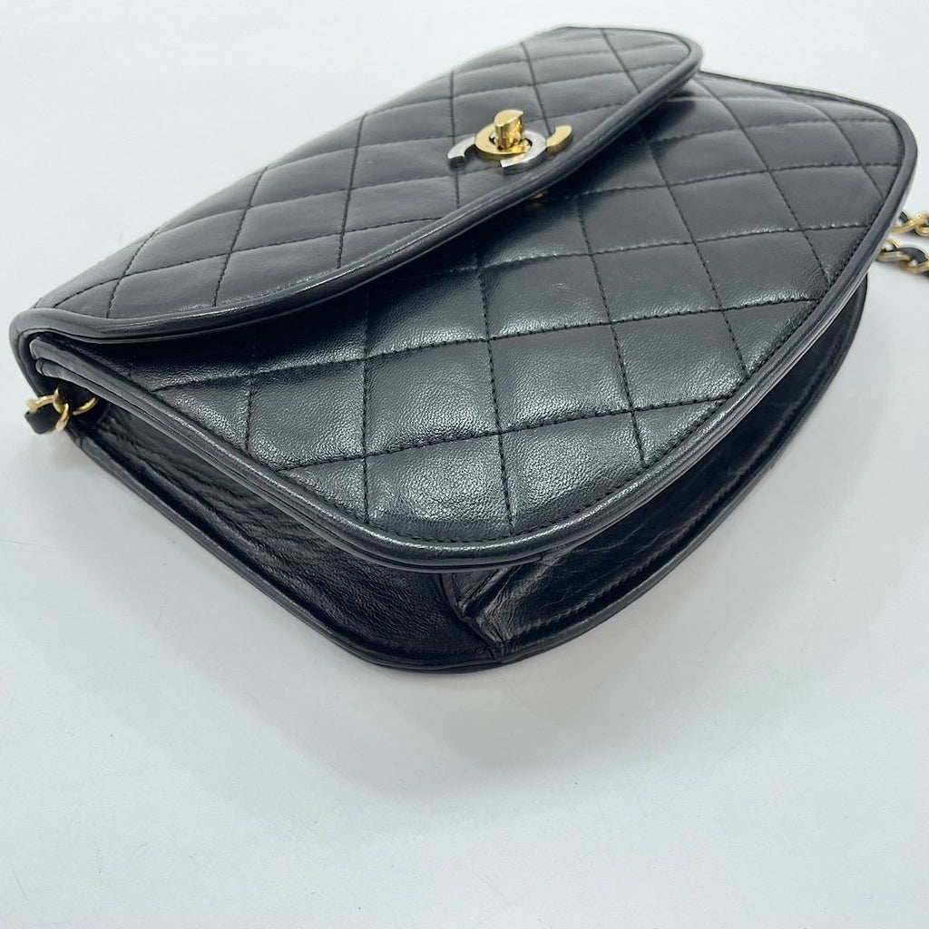 Chanel Shoulder Bag Quilted — view 7