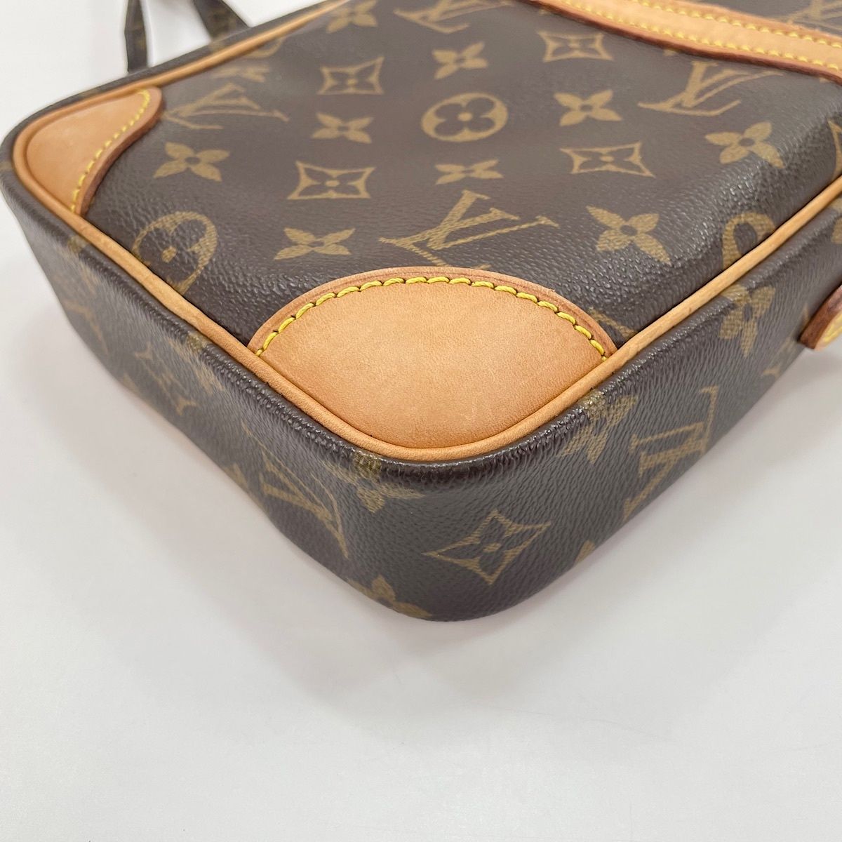 Louis Vuitton Shoulder Bag Danube — view 9