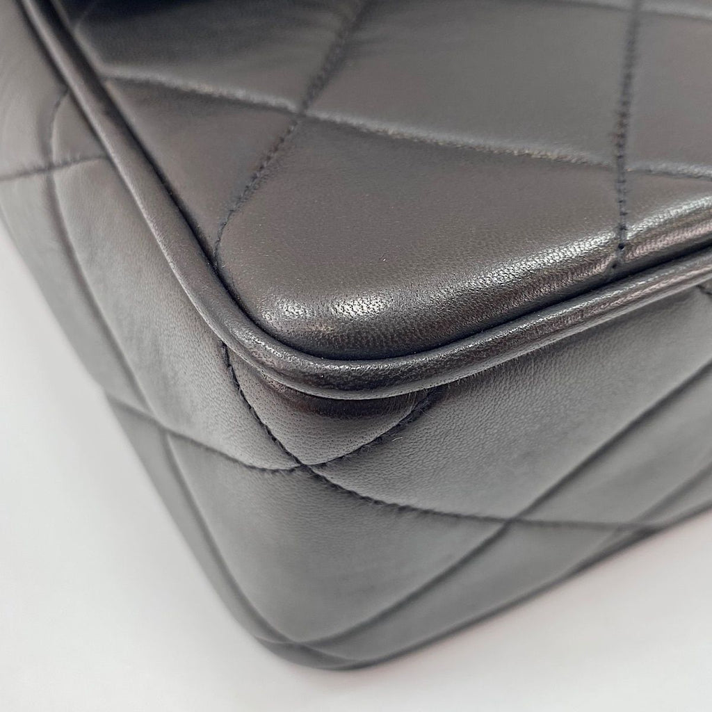 Chanel Shoulder Bag Quilted — view 9