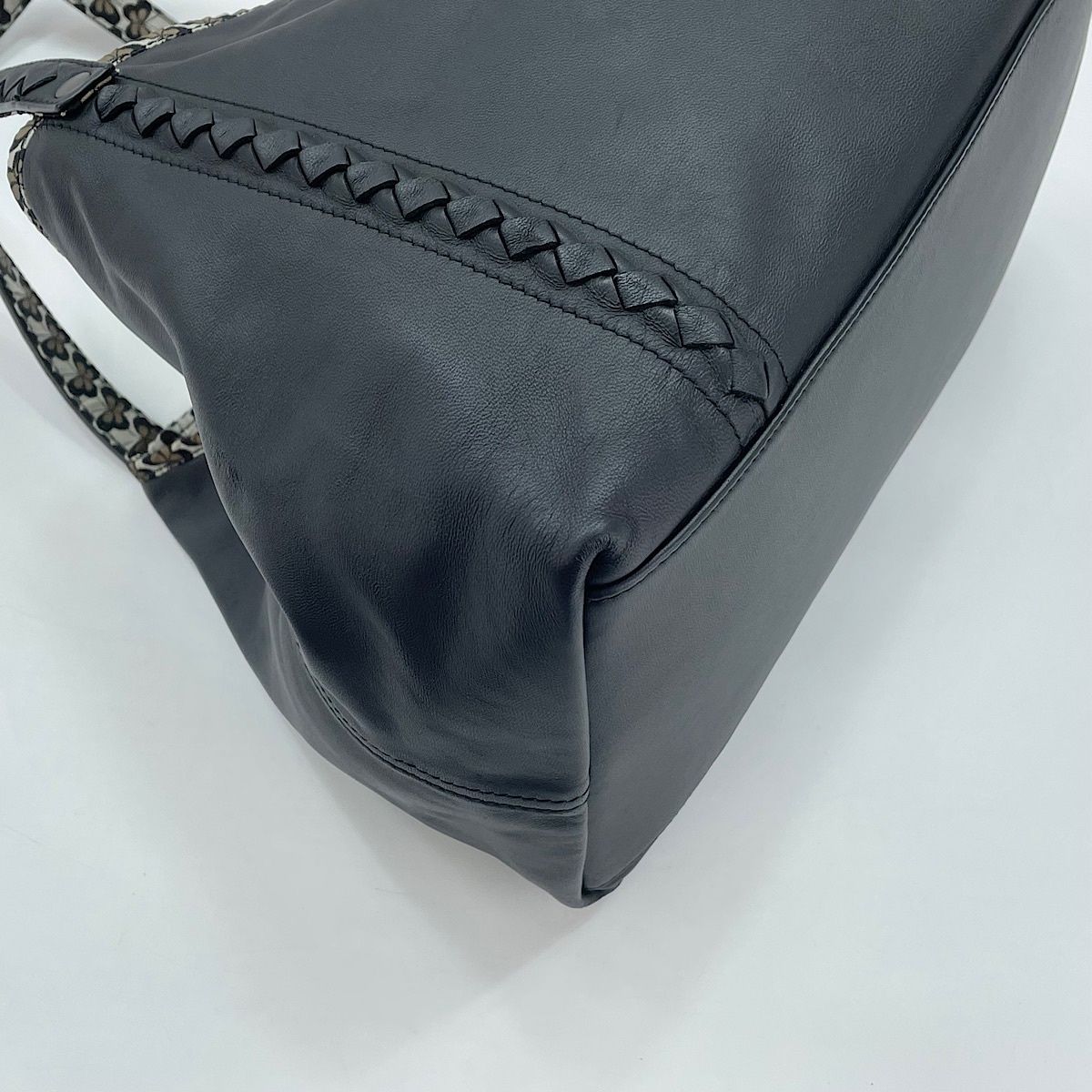 Bottega Veneta Tote Intrecciato — view 9