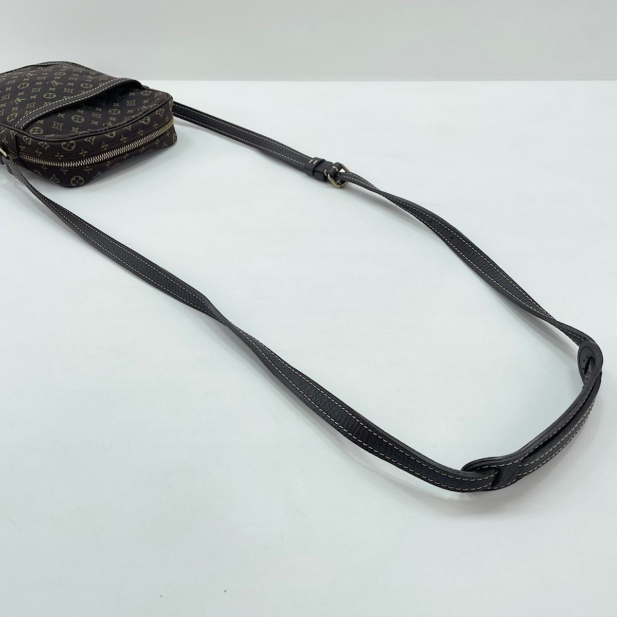 Louis Vuitton Shoulder Bag Danube — view 9