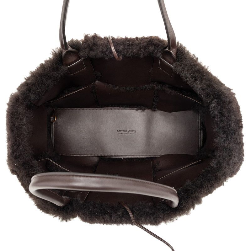 Bottega Veneta Maxi Intrecciato Arco Tote Dark Brown Shearling Leather — view 4