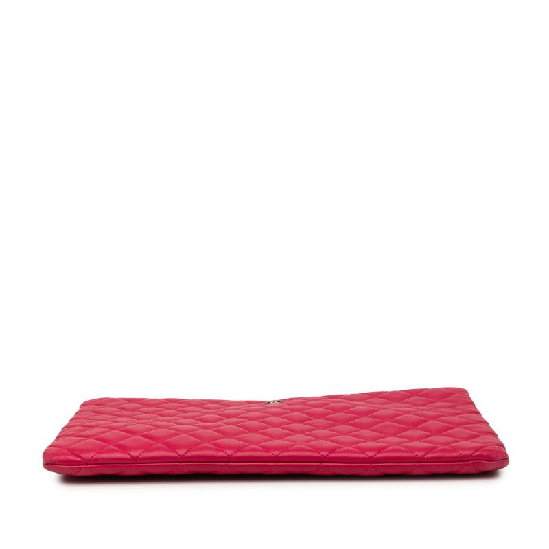 Chanel CC Logo Quilted Clutch Pink Lambskin — view 3