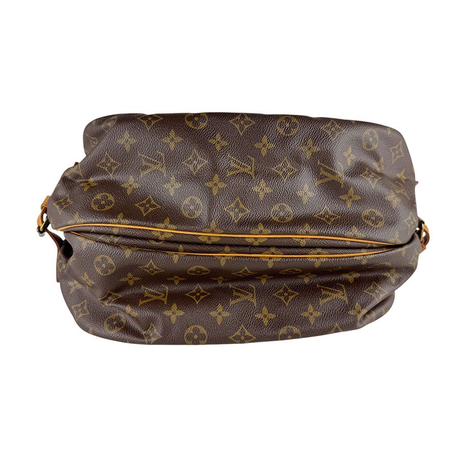 Louis Vuitton Shoulder Bag Saumur 35 — view 4