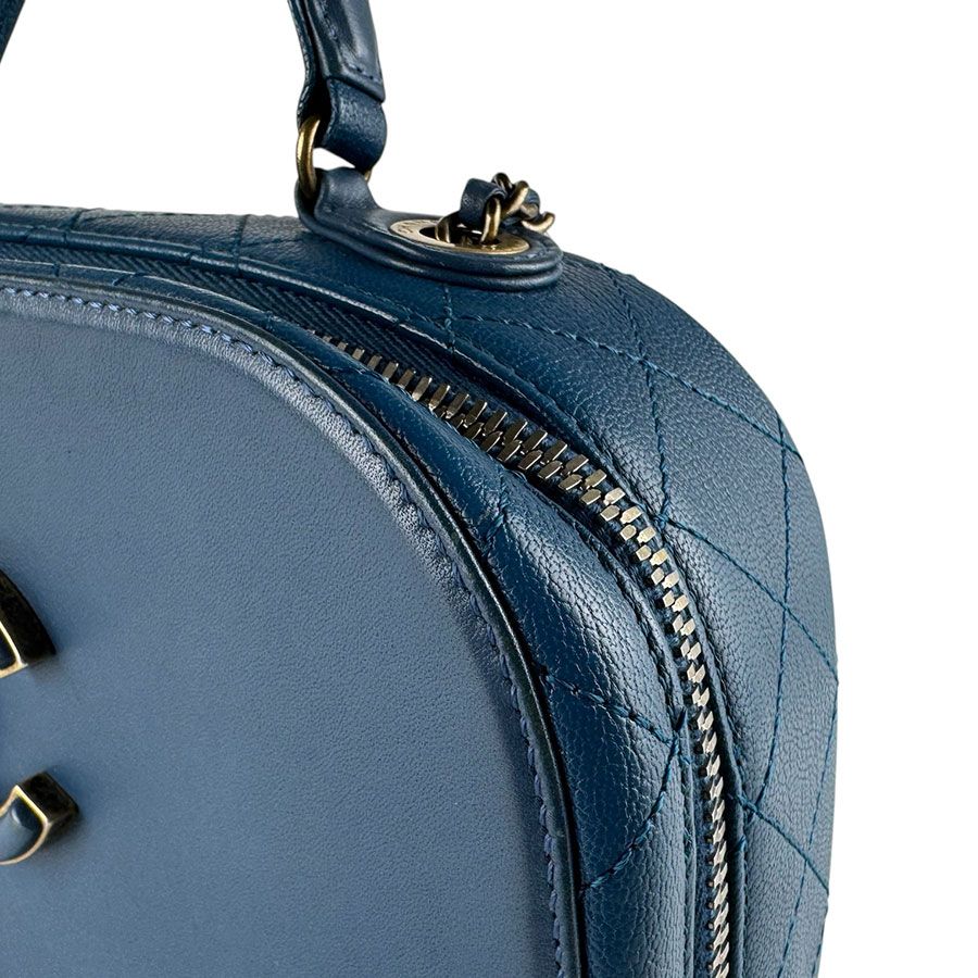 Chanel Shoulder Bag Navy — view 7