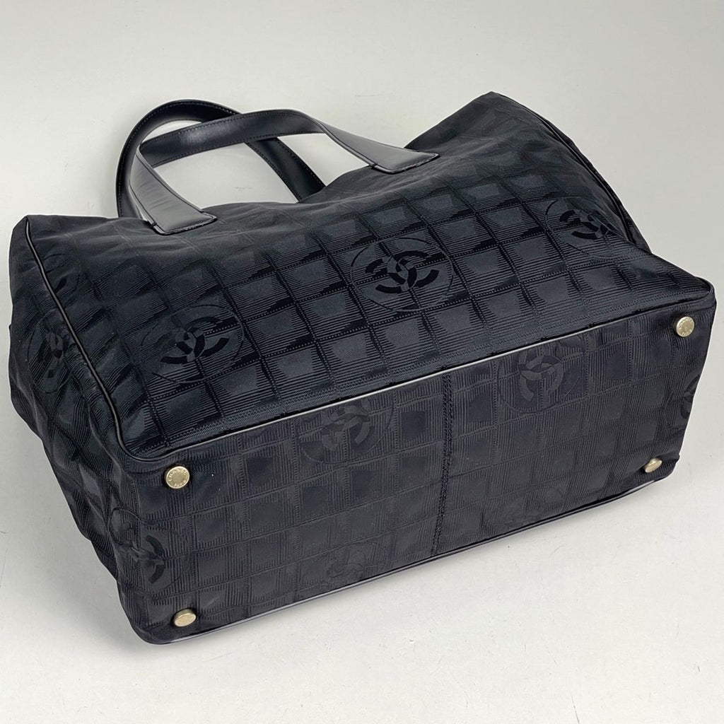 Chanel New Travel Line Tote MM CC Logo Shoulder Bag Nylon Jacquard Black — view 2