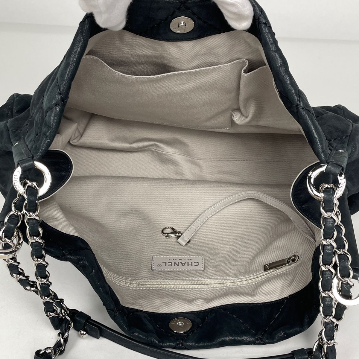 Chanel CC Logo Chain Shoulder Bag Quilted Leather Black — view 7