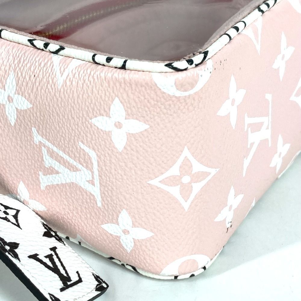 Louis Vuitton Shoulder Bag Beach Pouch Monogram Giant Canvas — view 8