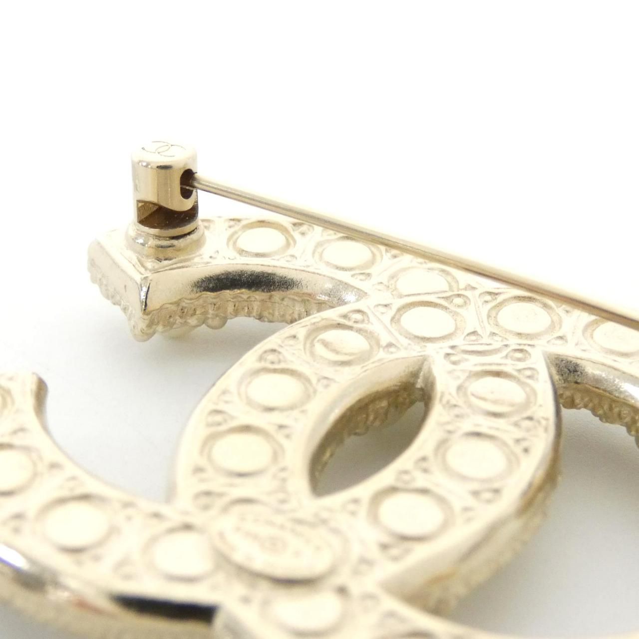 Chanel Brooch Gold — view 3