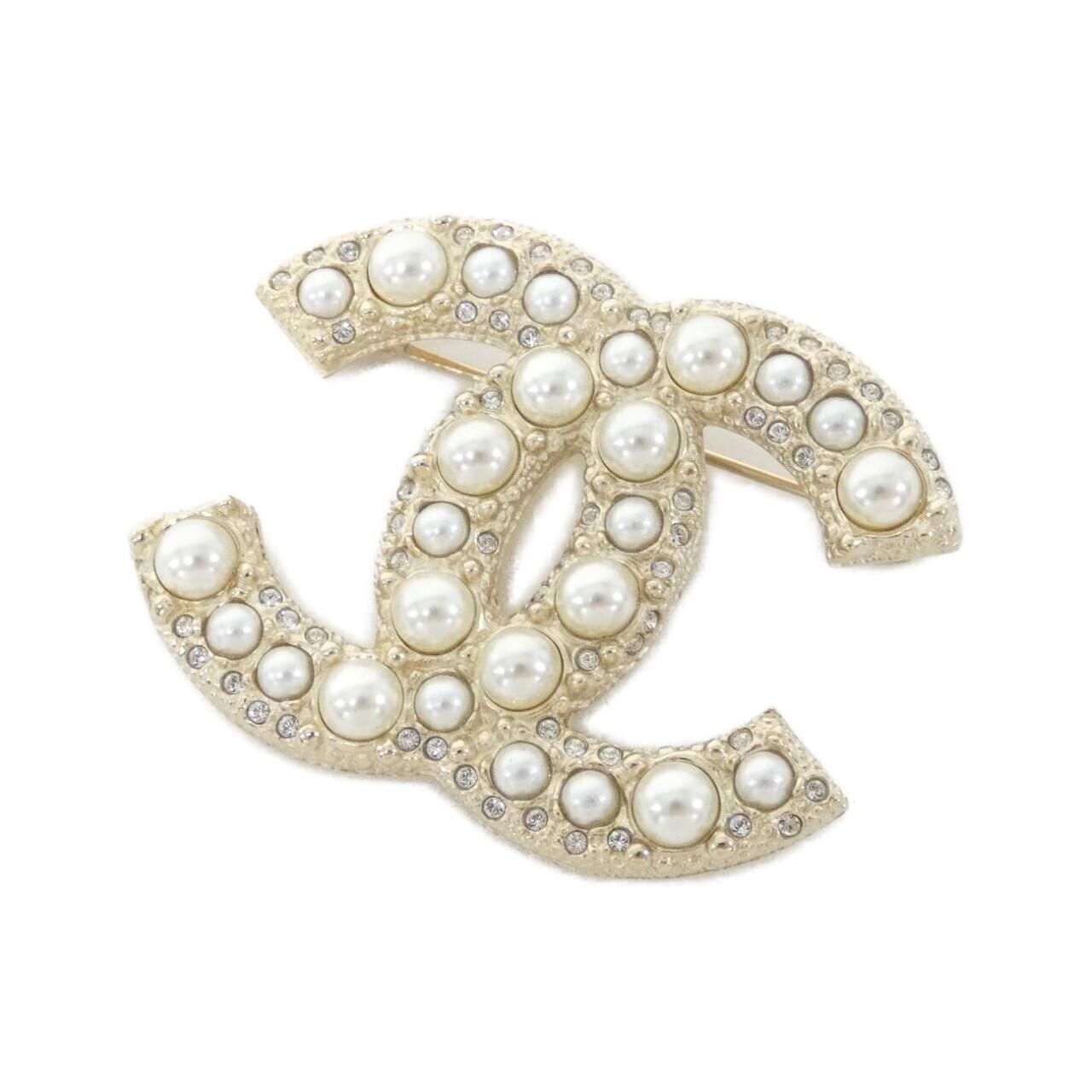 Chanel Brooch Gold