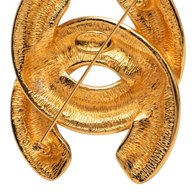 Chanel CC Logo Quilted Vintage Brooch Gold Plated — view 4