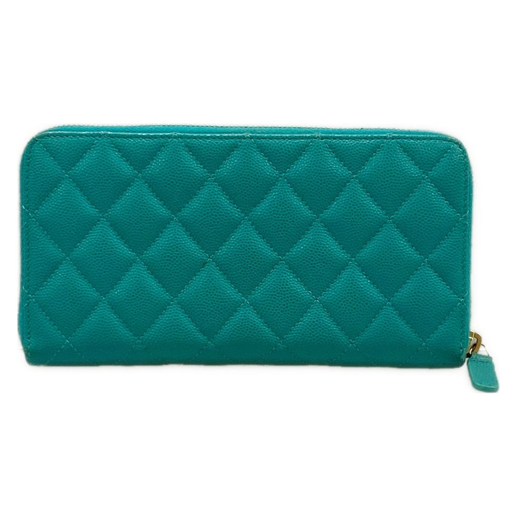 Chanel Wallet Quilted Green Zip Around Gold — view 2