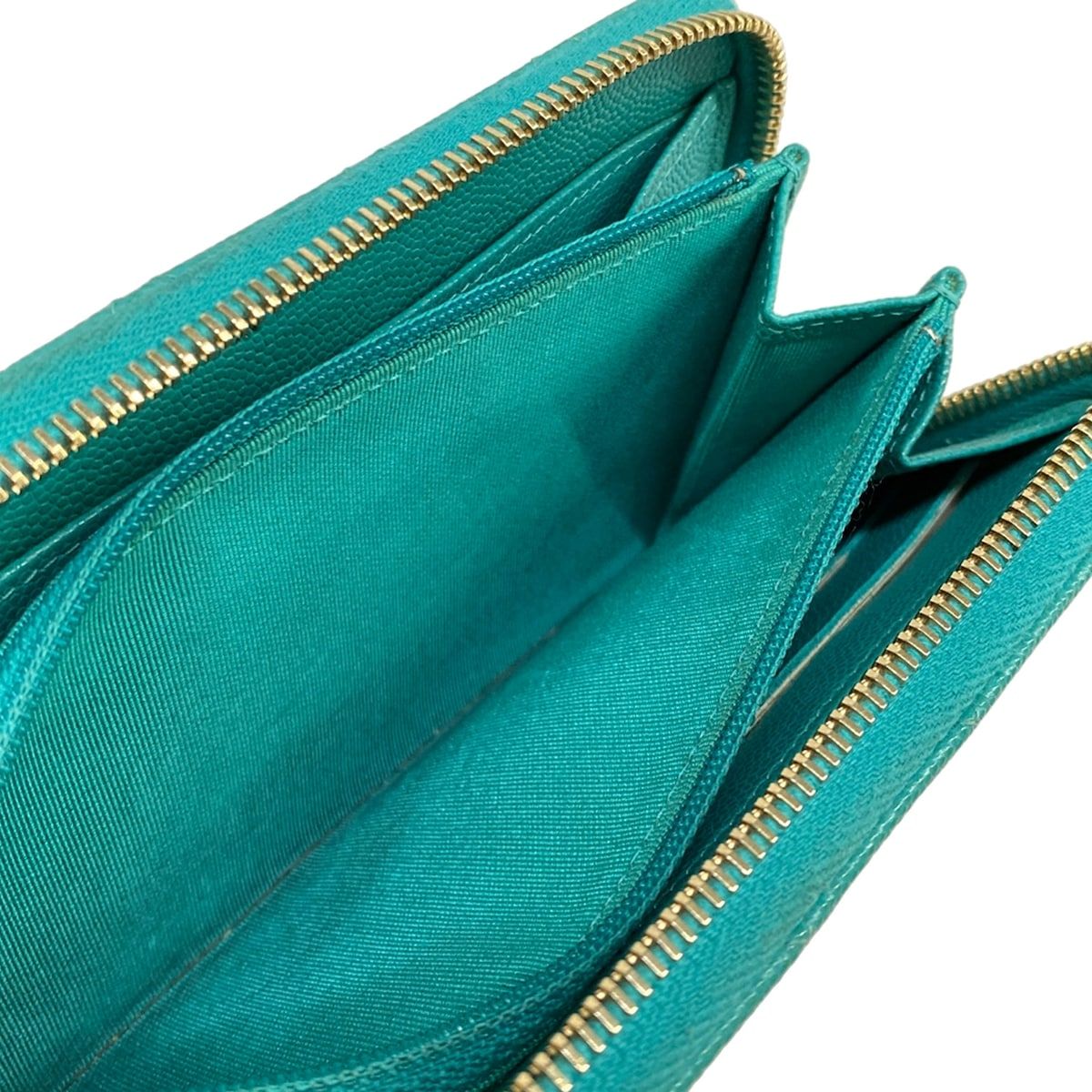 Chanel Wallet Quilted Green Zip Around Gold — view 4