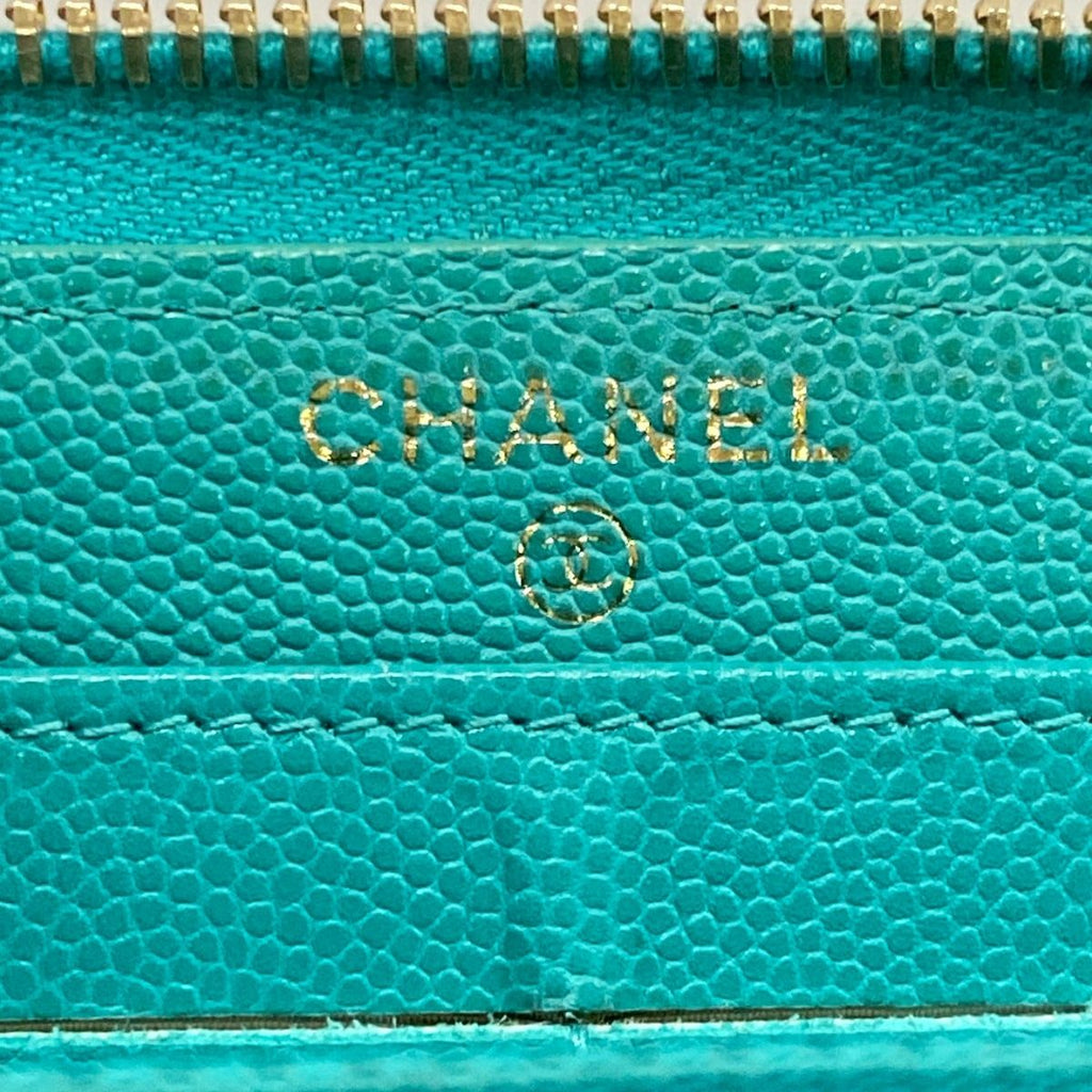 Chanel Wallet Quilted Green Zip Around Gold — view 5