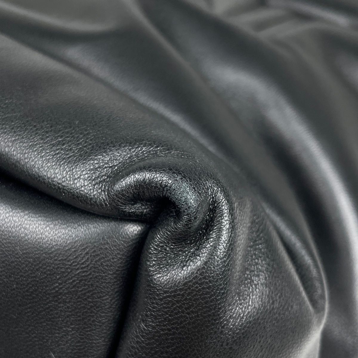 Saint Laurent Logo Tote Leather Black — view 3