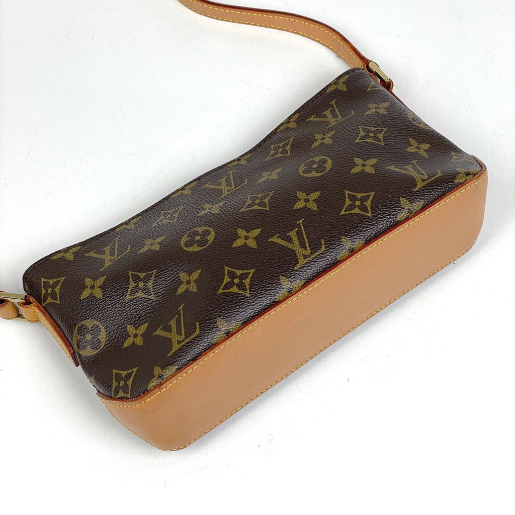 Louis Vuitton Trotteur Pochette Shoulder Bag Monogram Brown — view 2
