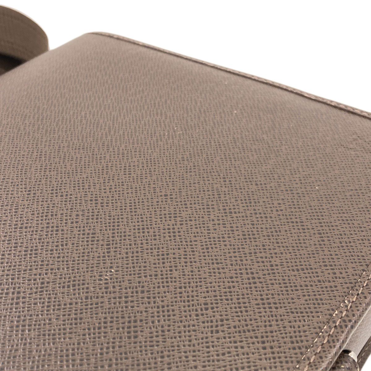 Louis Vuitton Andrei Shoulder Bag Taiga — view 9