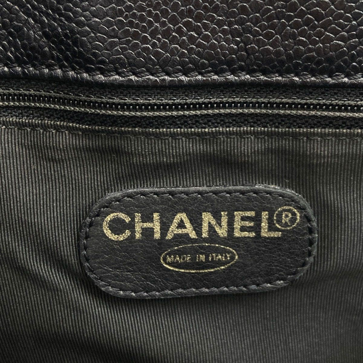 Chanel CC Logo Gold Tote Grained Calfskin — view 9