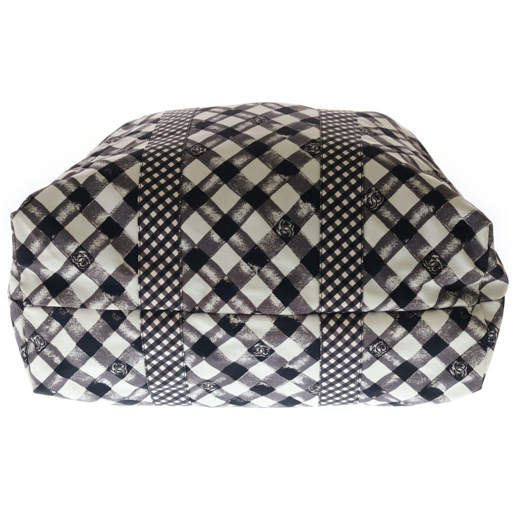 Chanel Cruise Line Travel Bag White Black Gingham Check — view 4