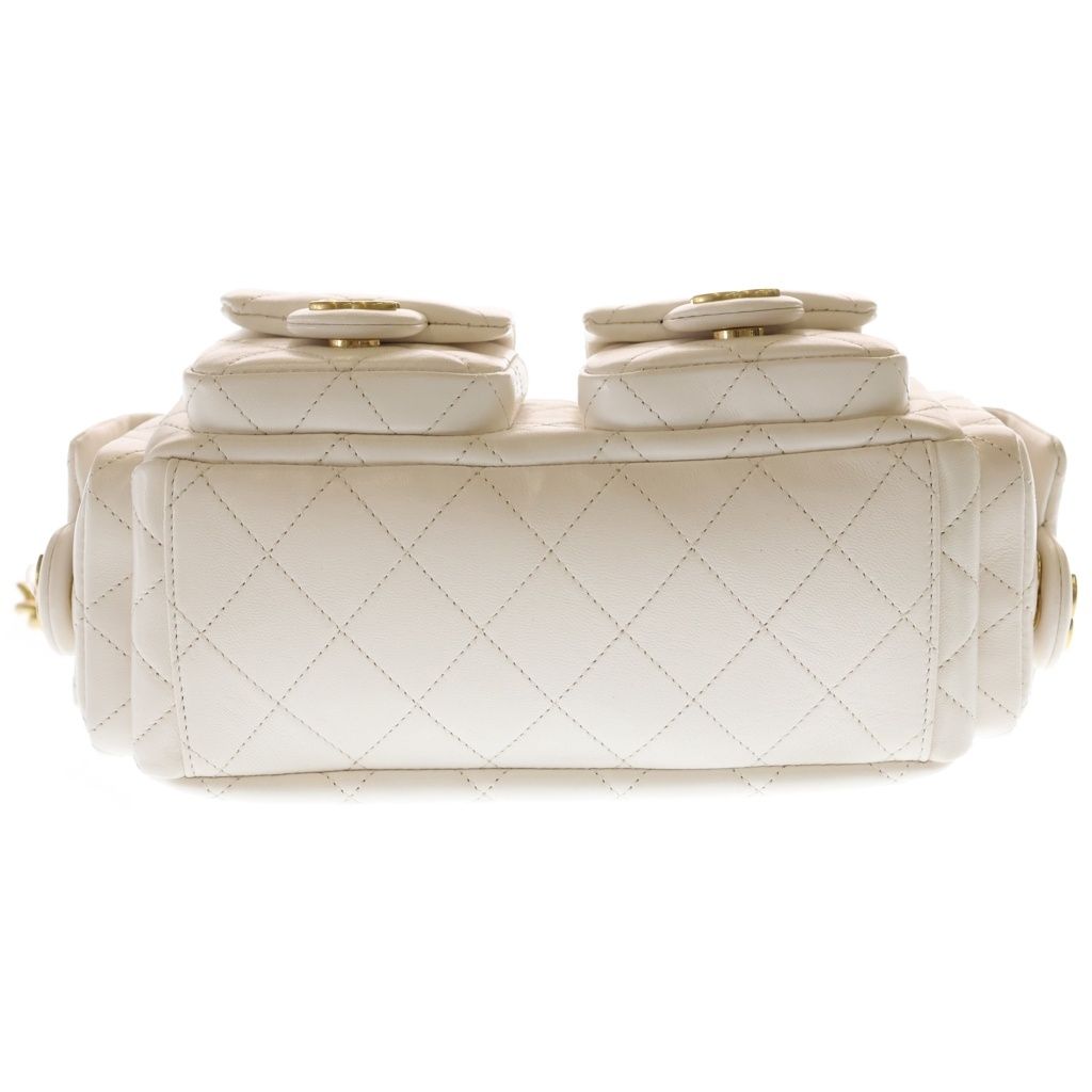 Chanel Quilted Maxi Hobo Lambskin Gold Chain Tote White — view 4