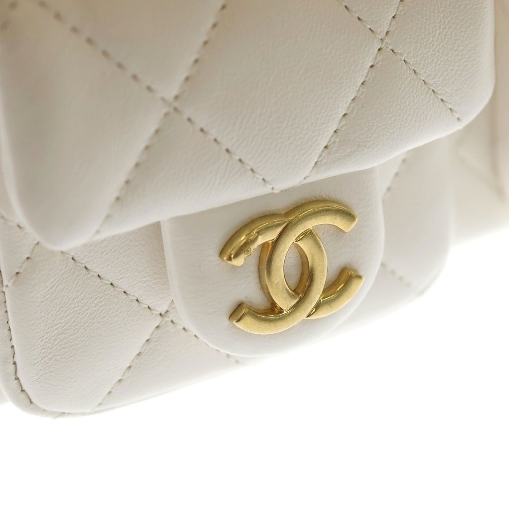 Chanel Quilted Maxi Hobo Lambskin Gold Chain Tote White — view 7