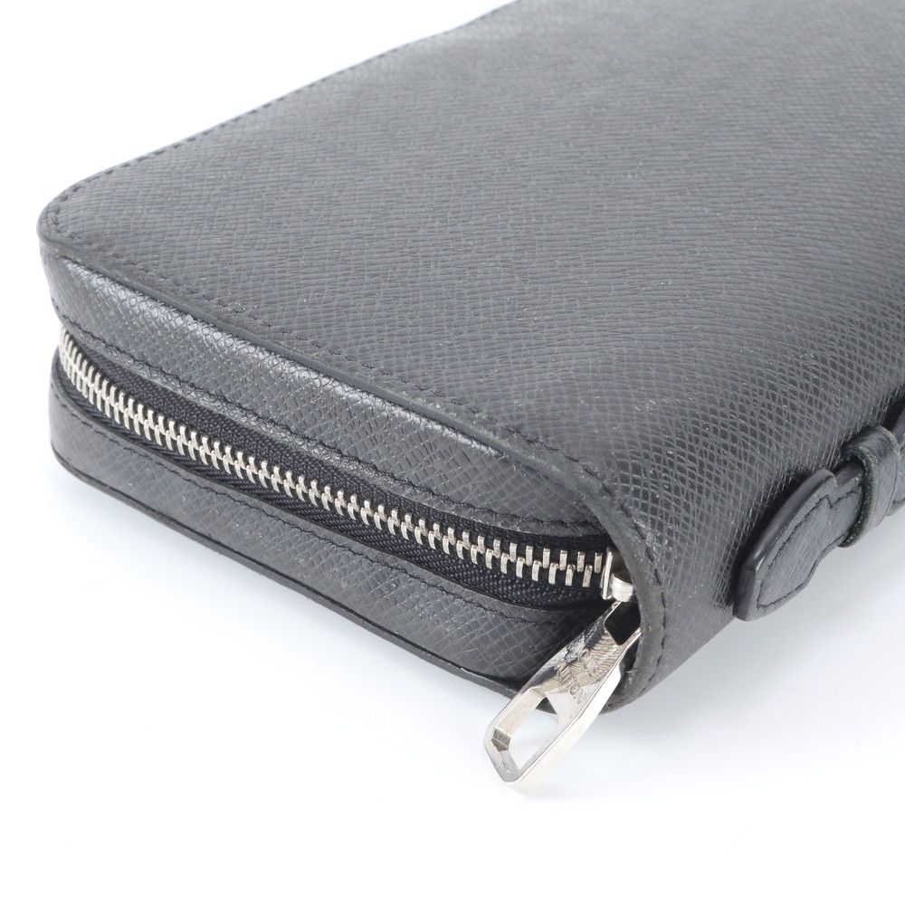 Louis Vuitton Taiga Zippy XL Organizer Second Wallet Zip Around — view 5