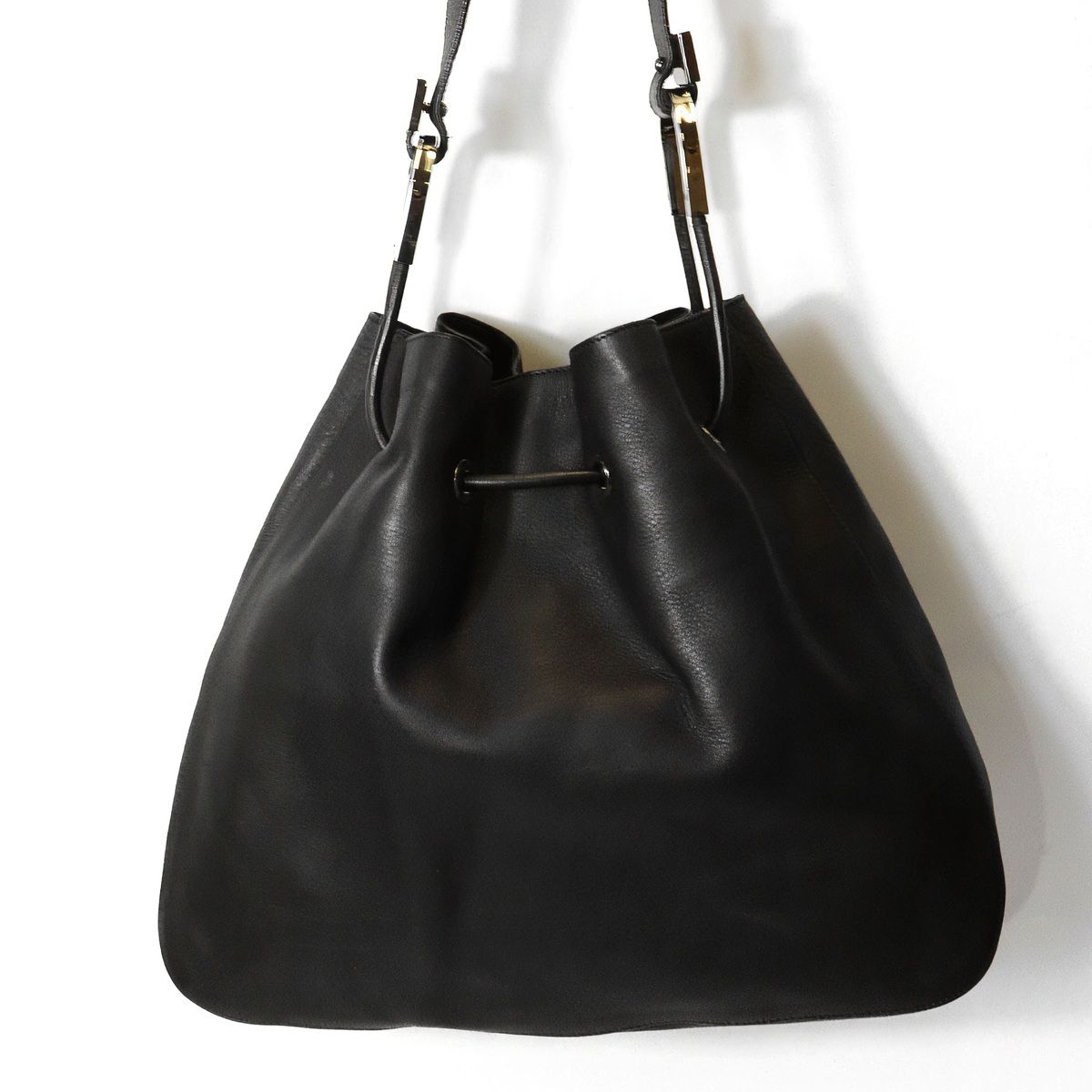 Gucci 001 Shoulder Bag Drawstring Leather Black — view 3