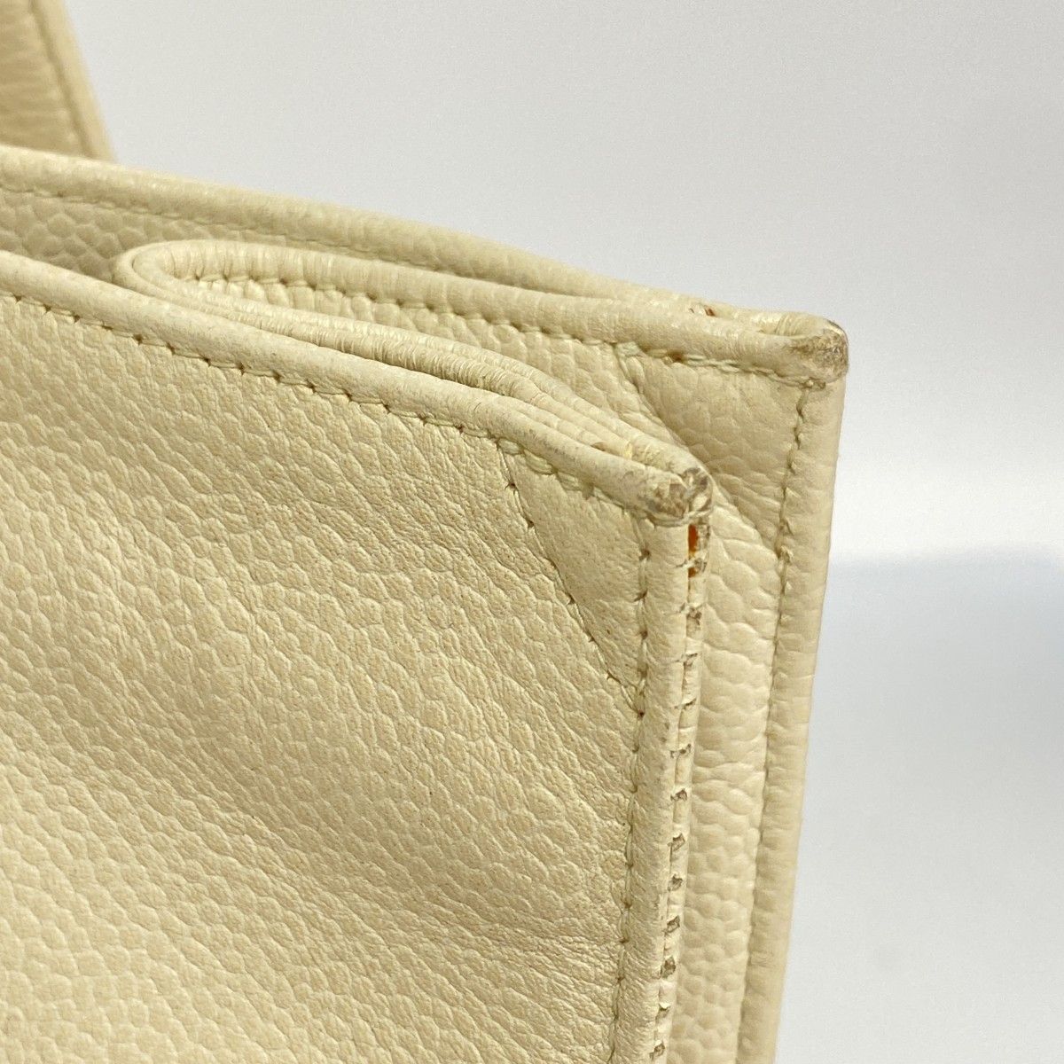 Chanel Tote Caviar Leather White Gold — view 7