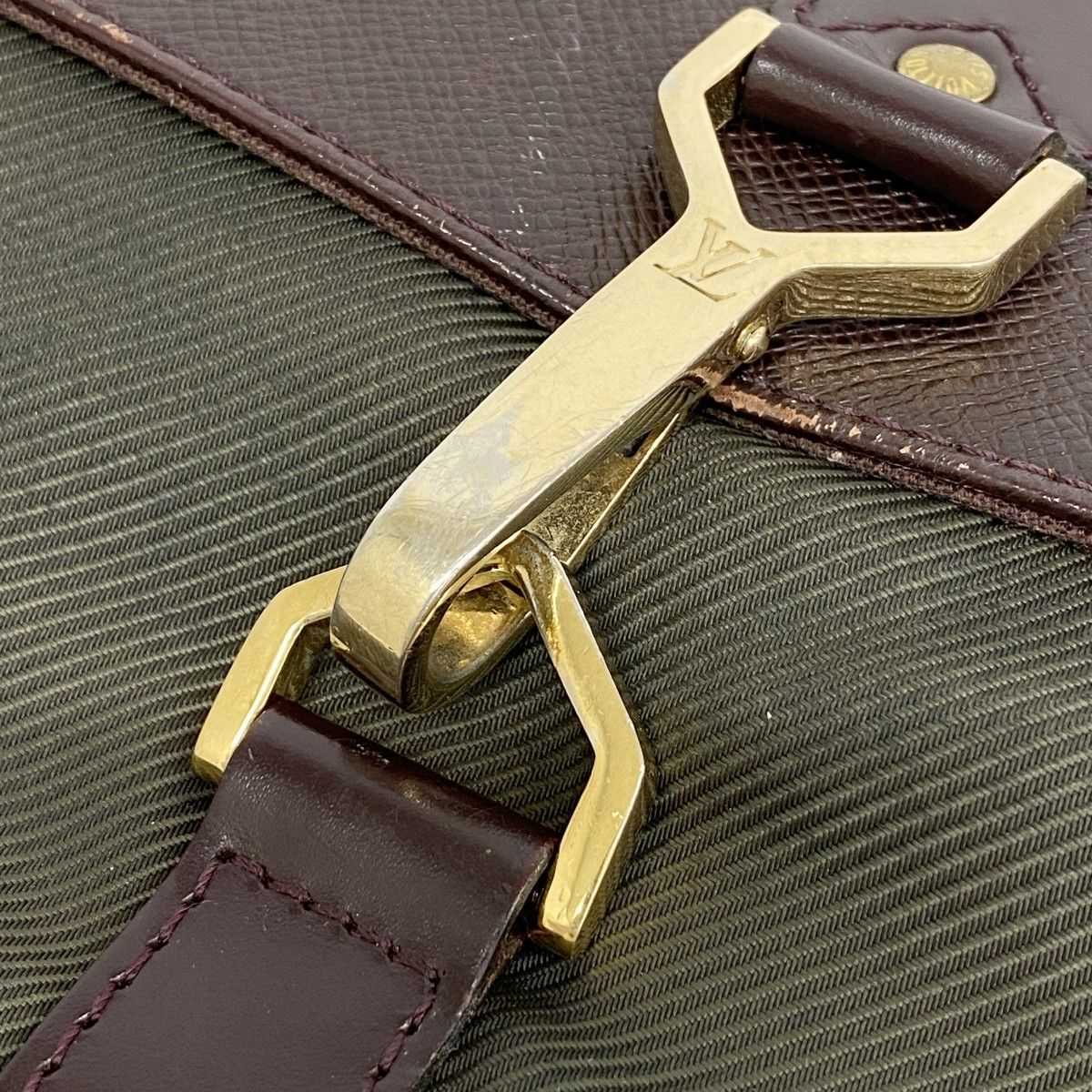 Louis Vuitton Shoulder Bag Taiga Delsu Acajou — view 9