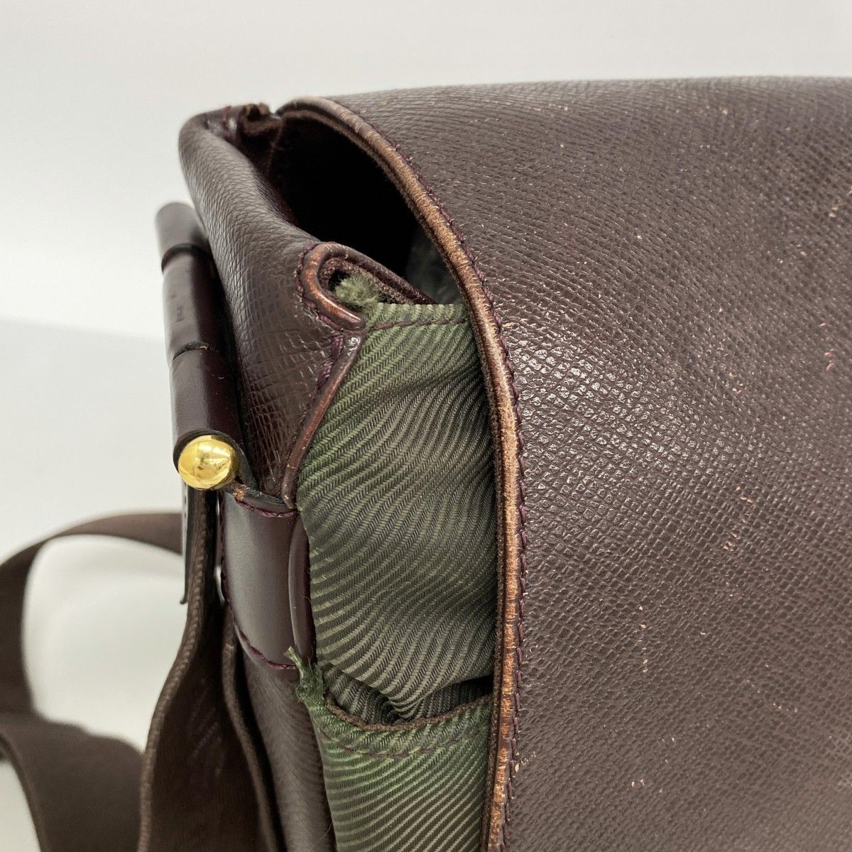 Louis Vuitton Shoulder Bag Taiga Delsu Acajou — view 7