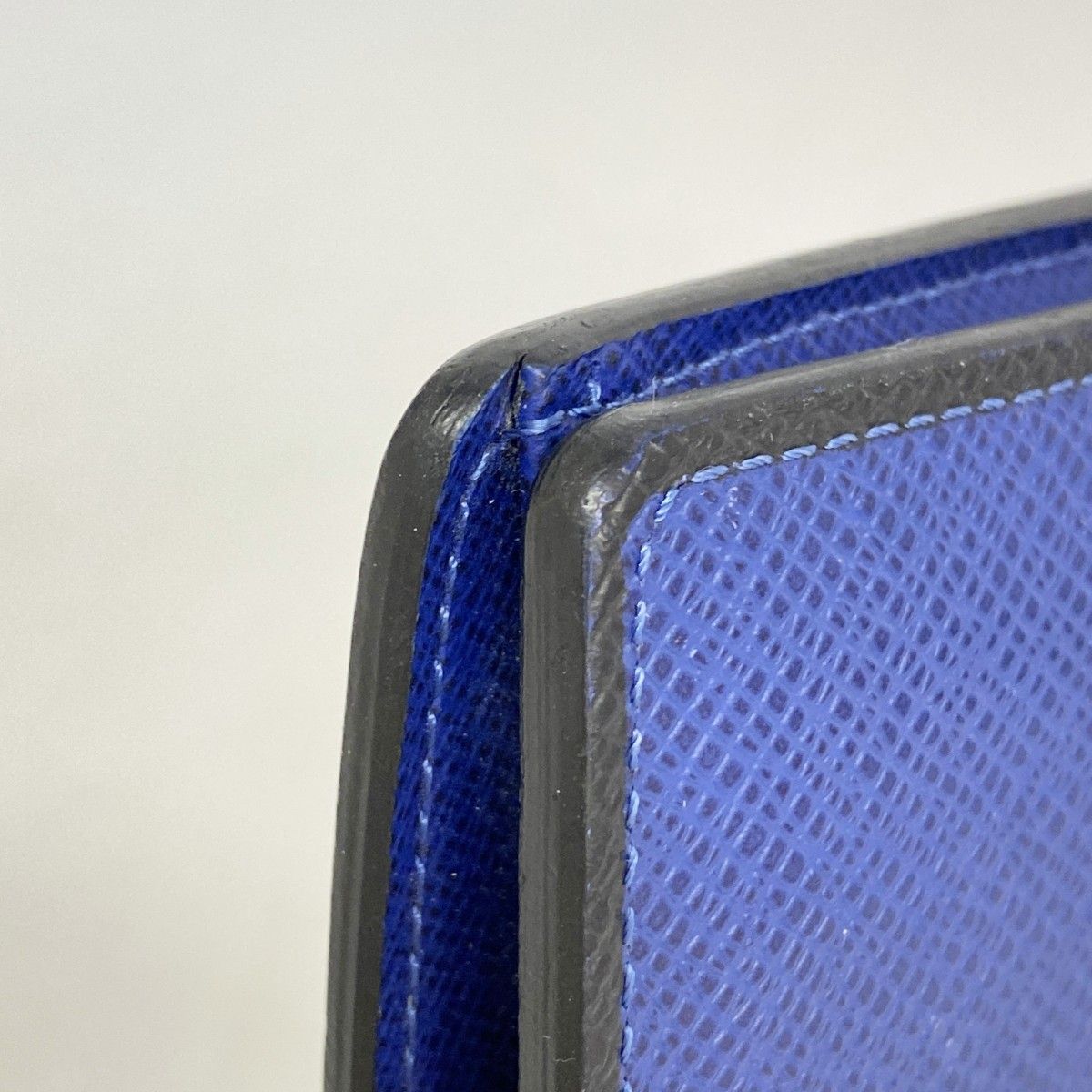 Louis Vuitton Wallet Taiga Portefeuille Brazza Cobalt — view 6