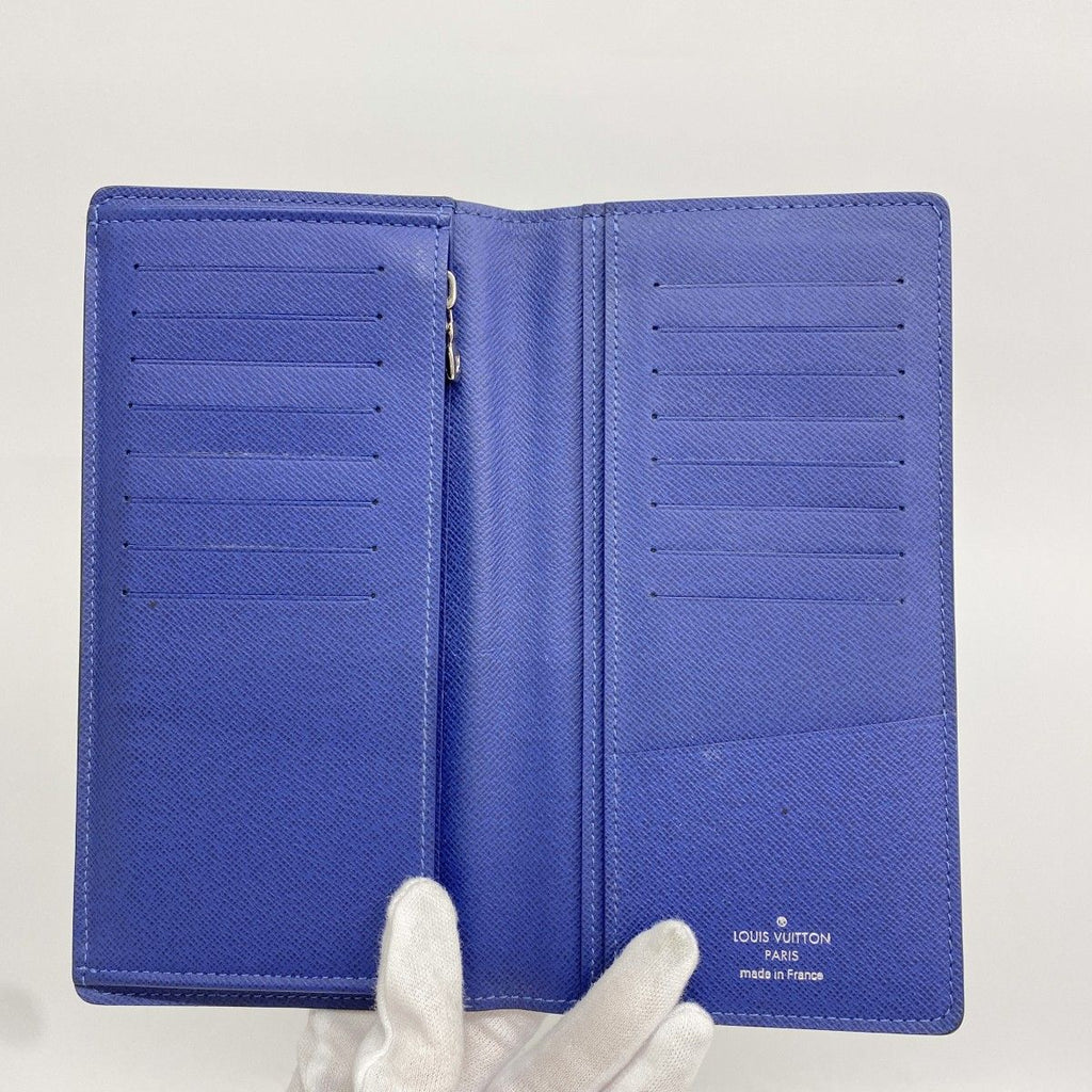 Louis Vuitton Wallet Taiga Portefeuille Brazza Cobalt — view 3