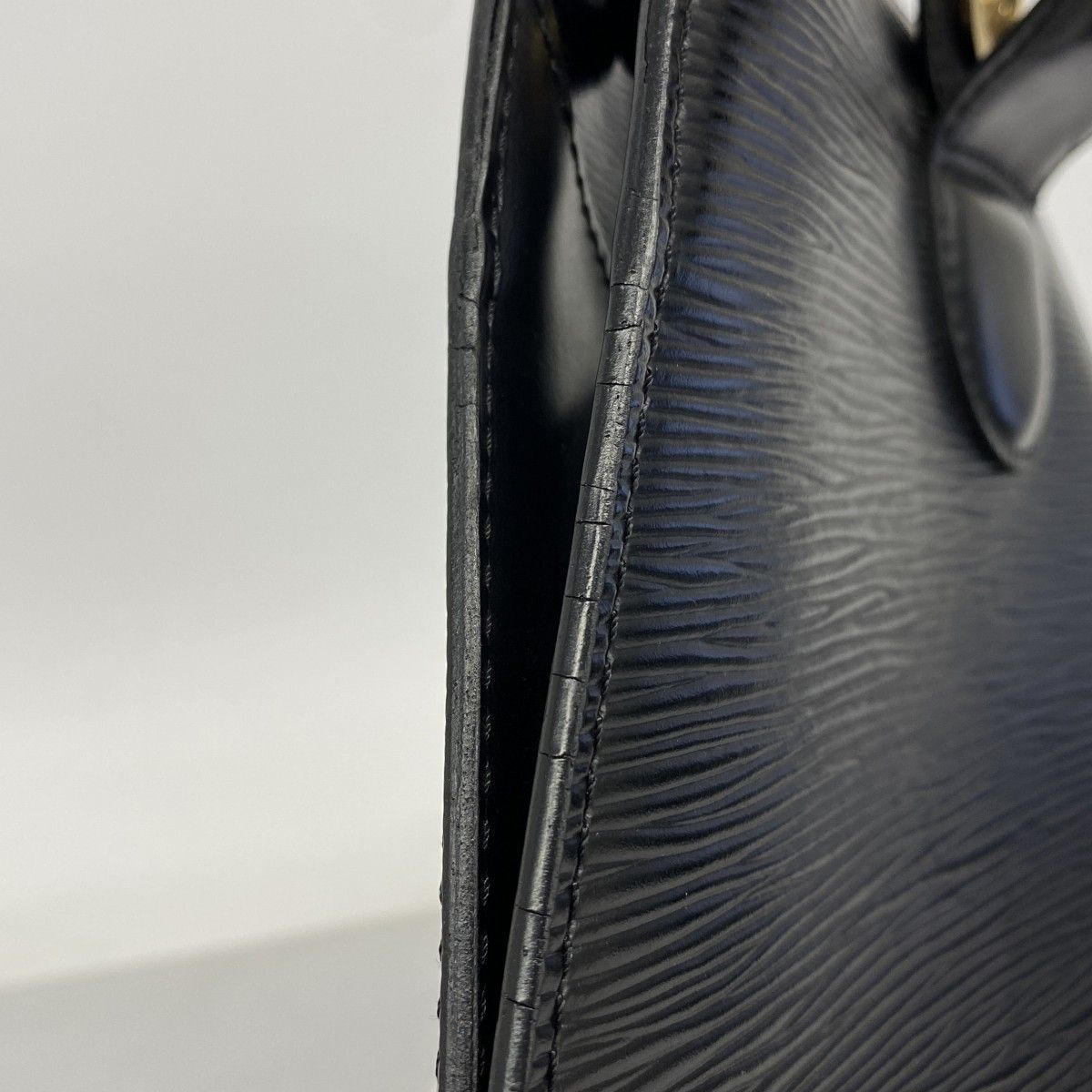Louis Vuitton Shoulder Bag Epi Cluny Noir — view 8