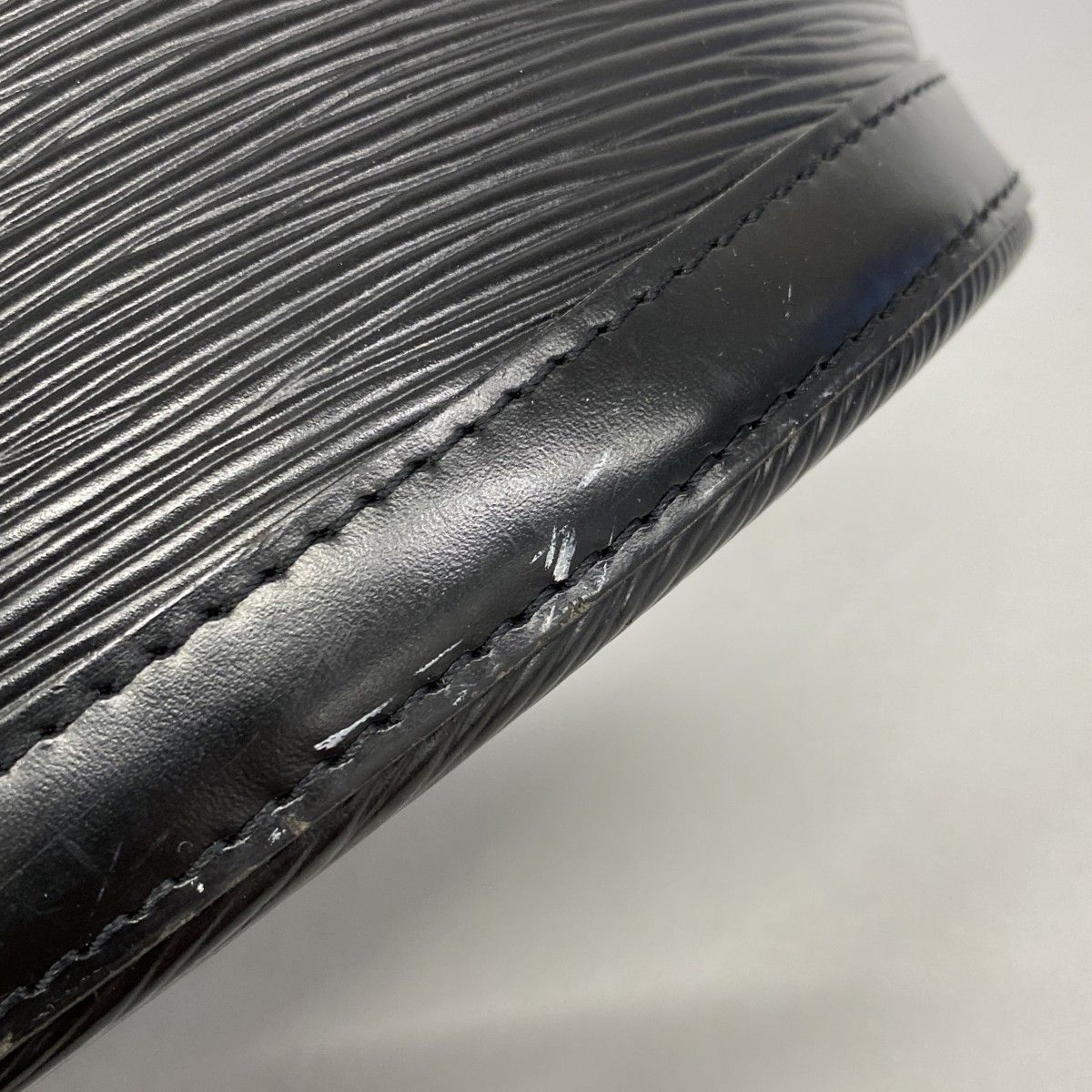 Louis Vuitton Shoulder Bag Epi Cluny Noir — view 6
