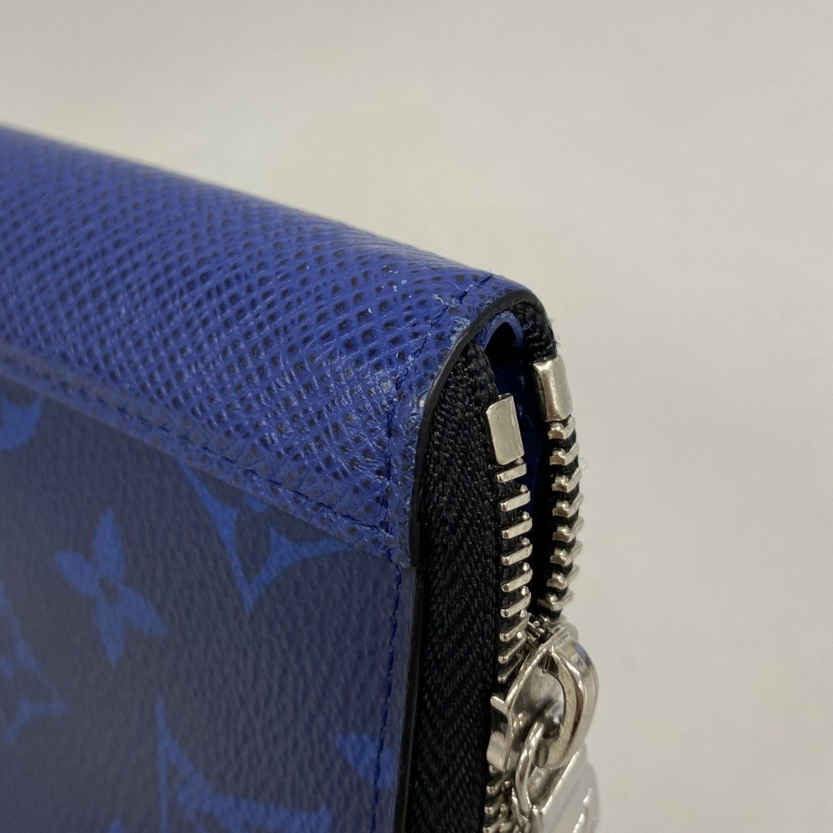 Louis Vuitton Wallet Taigarama Zippy Vertical Cobalt — view 7