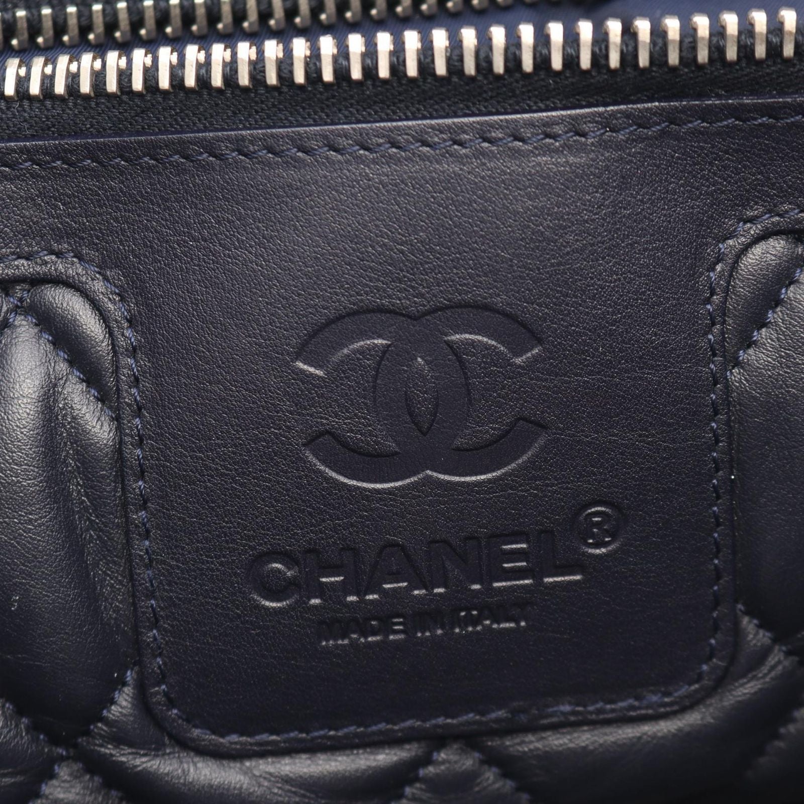 Chanel Tote Coco Cocoon GM Reversible Silver Leather GM — view 4