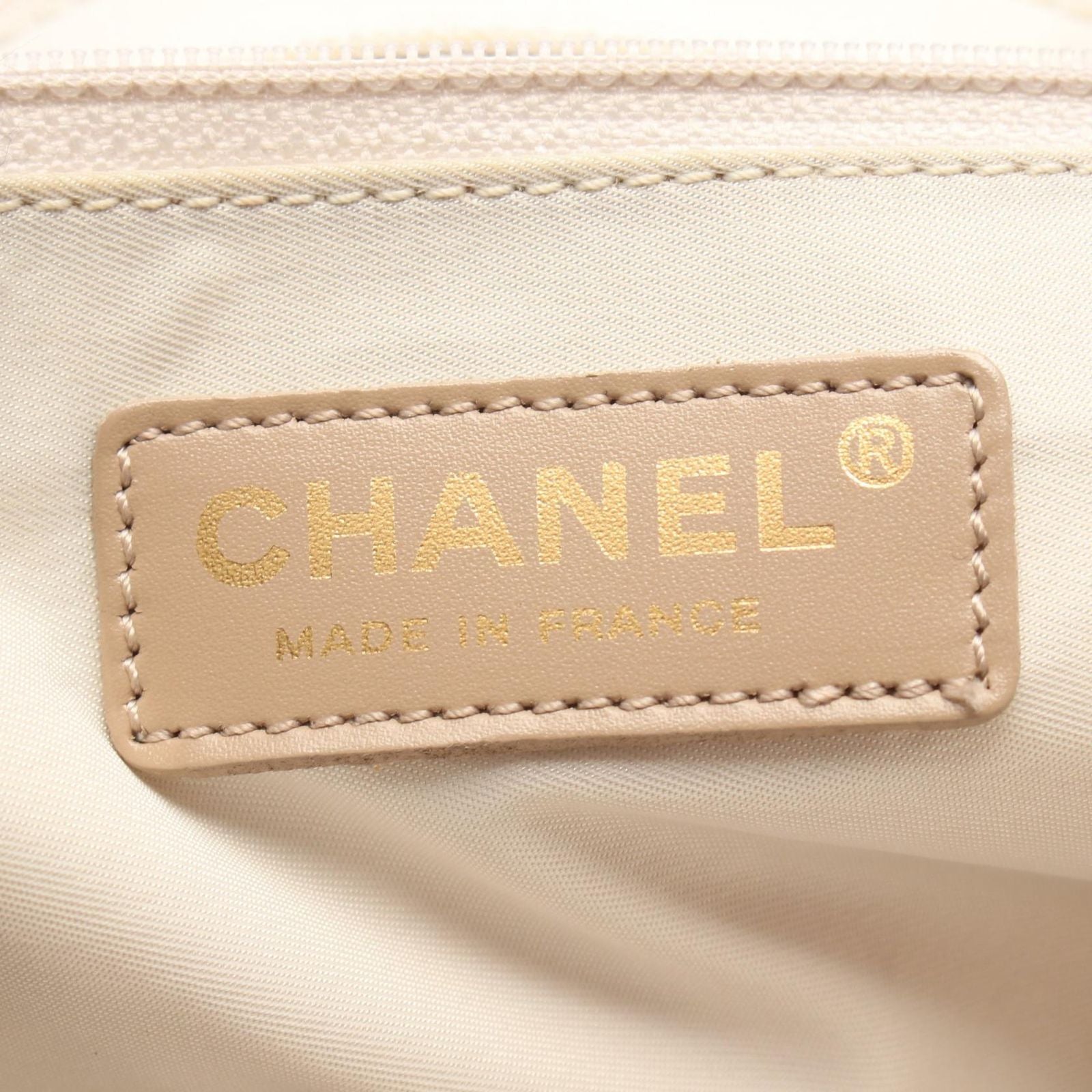 Chanel Tote New Travel Line MM Beige Leather New MM — view 4