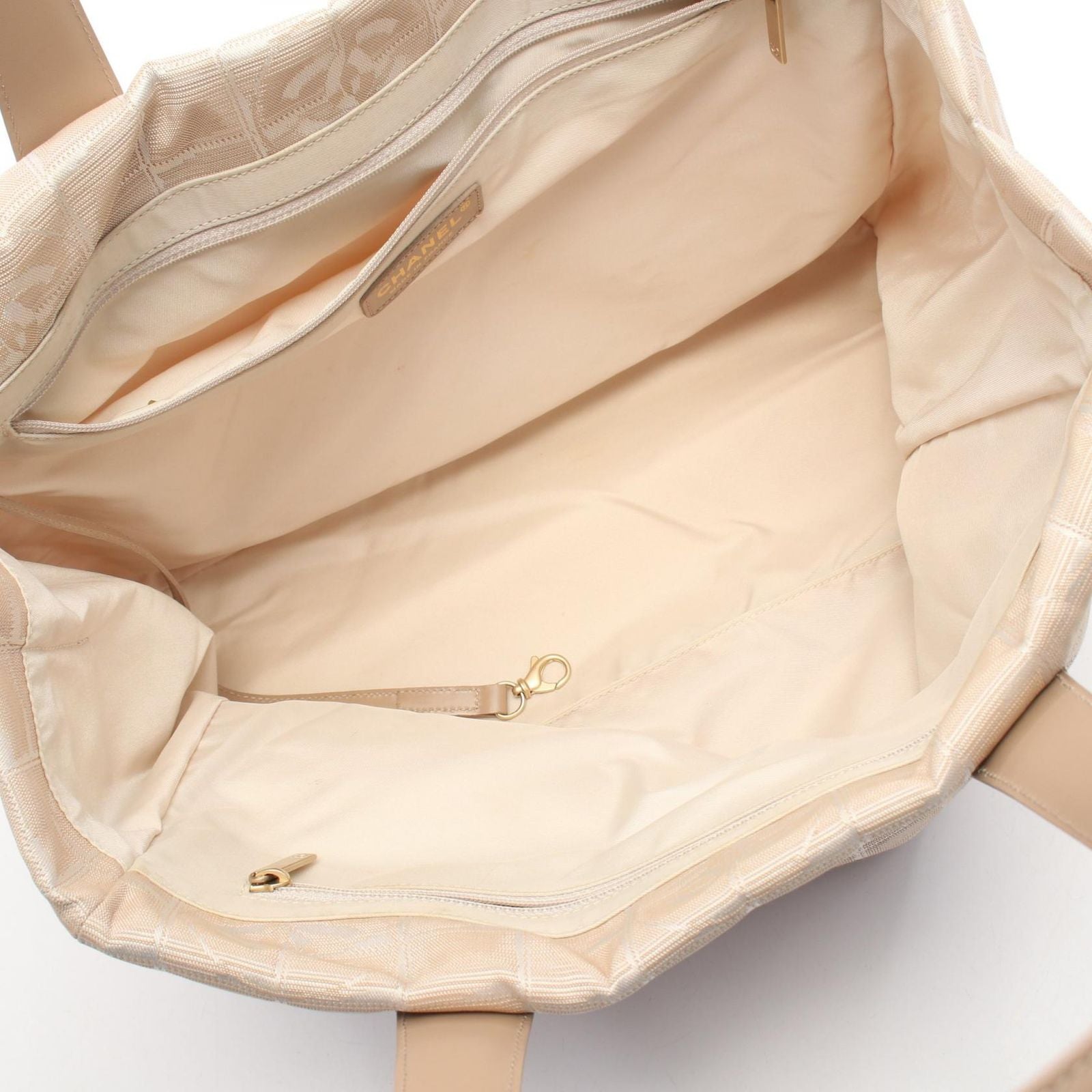 Chanel Tote New Travel Line MM Beige Leather New MM — view 3