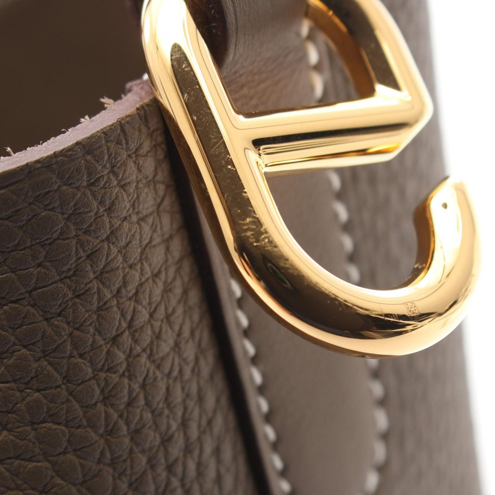 Hermes Handbag in the Loop 18 Etoupe Leather — view 6