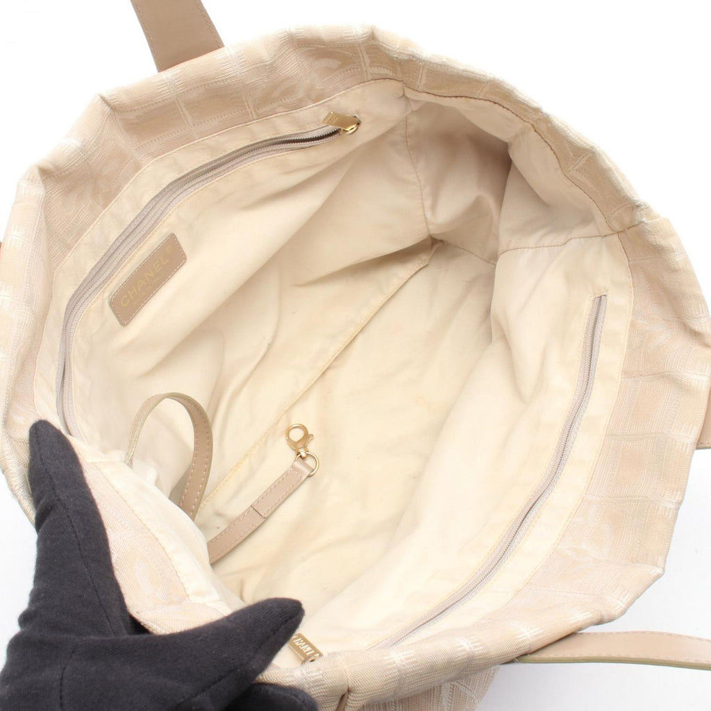 Chanel Tote New Travel Line MM Beige Leather New MM — view 3