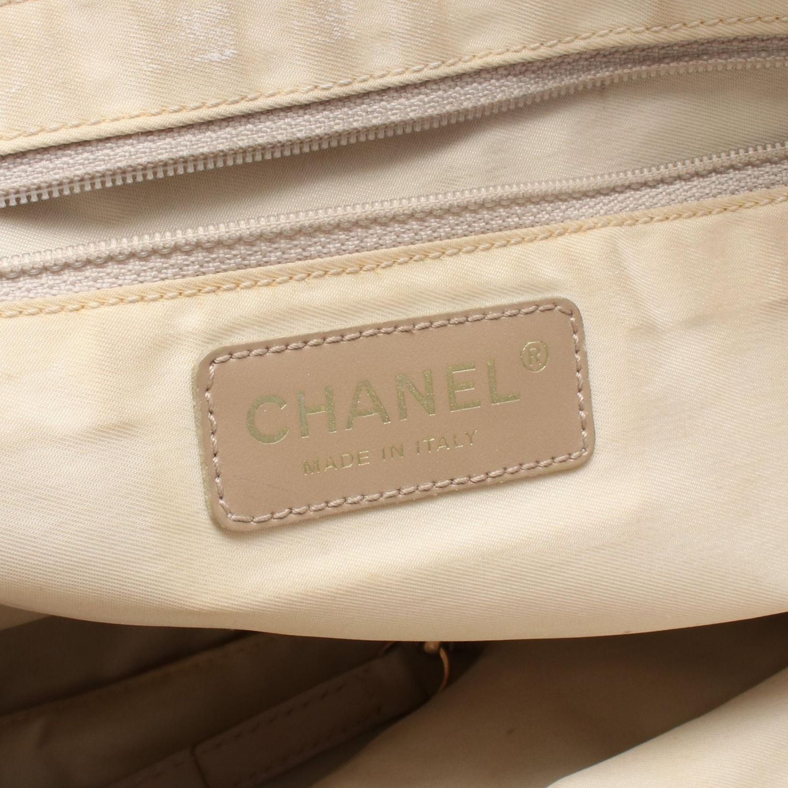 Chanel Tote New Travel Line MM Beige Leather New MM — view 4