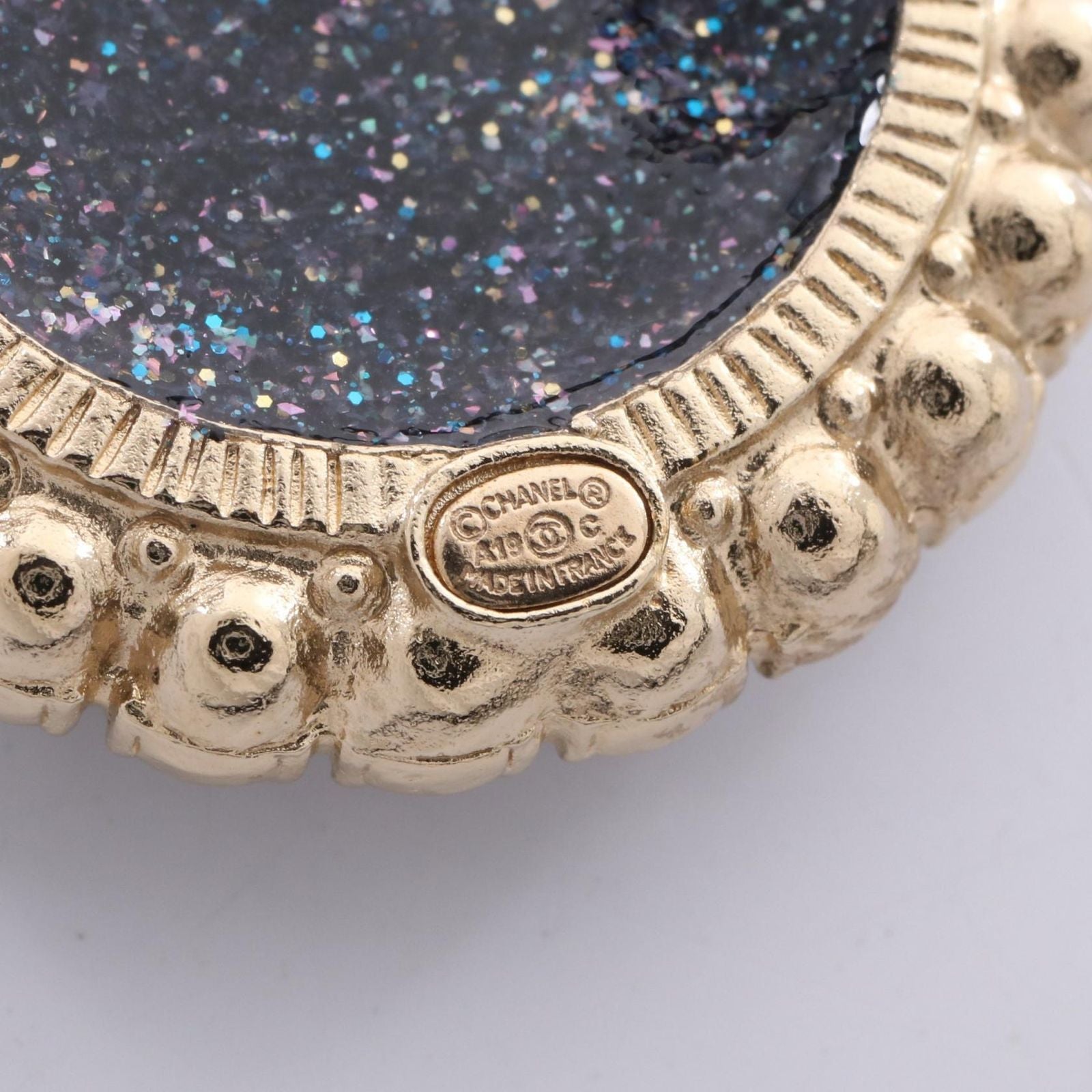 Chanel Brooch CC Logo Lame — view 3