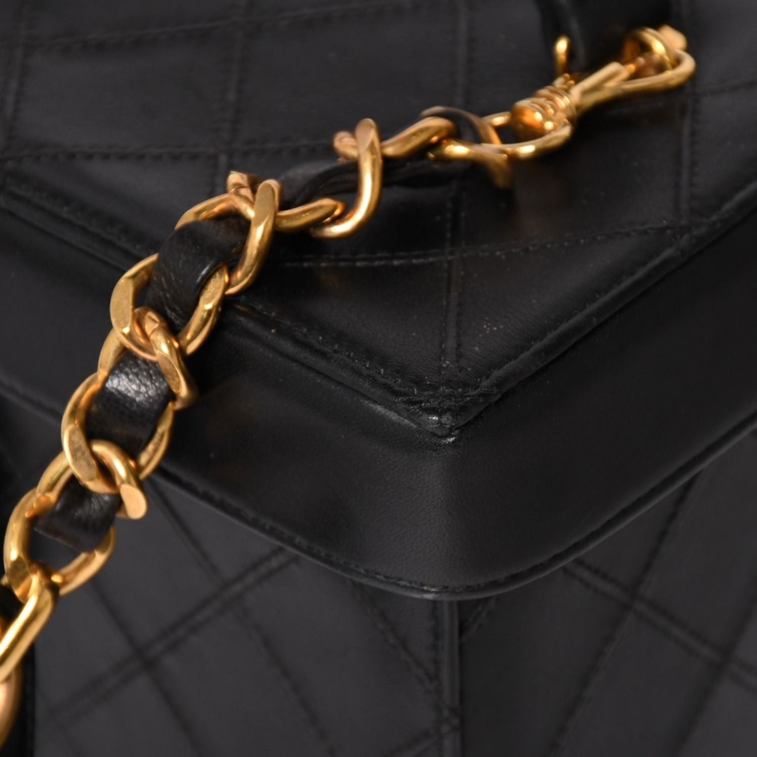 Chanel Bicolor Vanity Bag Handbag CC Logo Lambskin Black Gold — view 6
