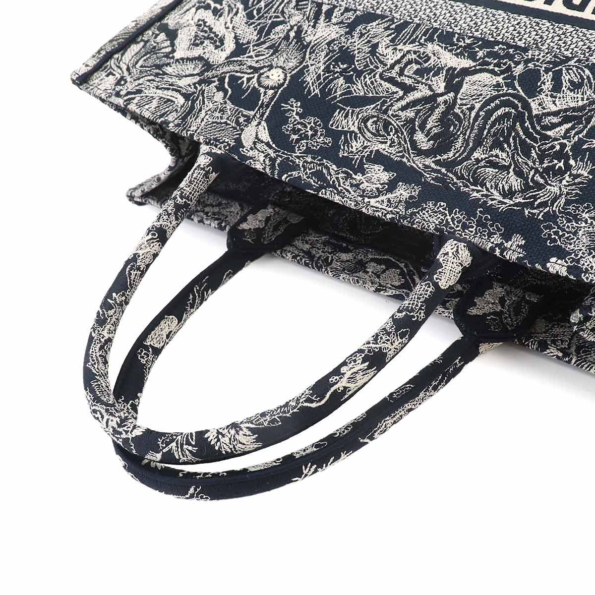 Dior Reverse Toile de Jouy Book Tote Large Navy — view 5
