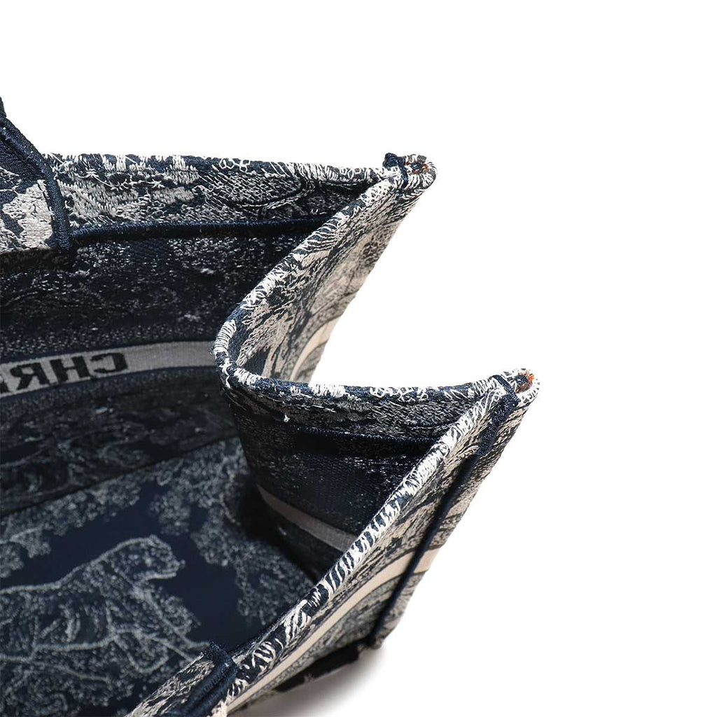 Dior Reverse Toile de Jouy Book Tote Large Navy — view 9