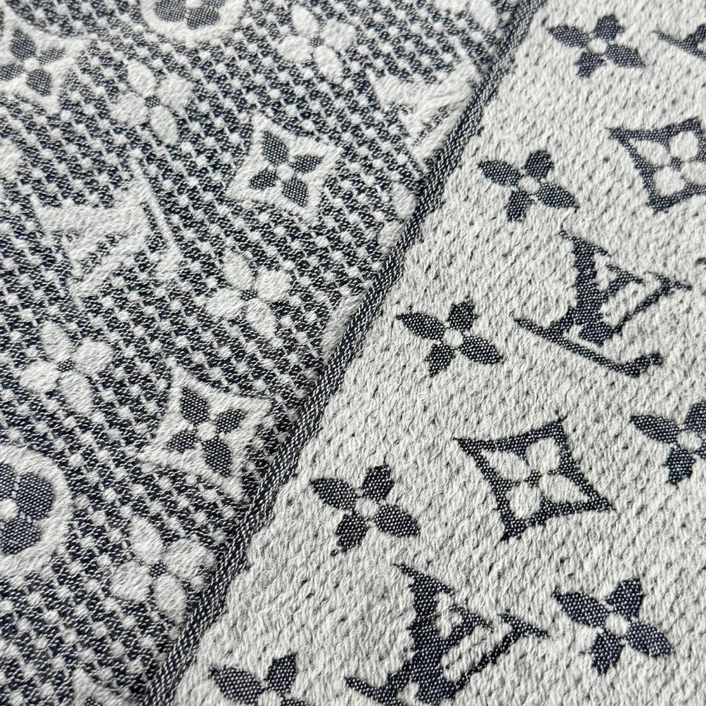 Louis Vuitton Echarpe Monogram Classic Wool Scarf Gray — view 4